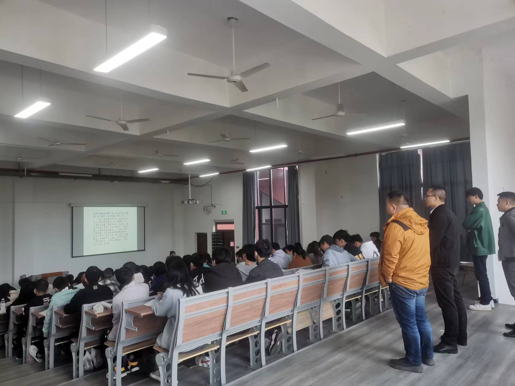 智能应用学院组织教学督导小组进行巡课(图3)