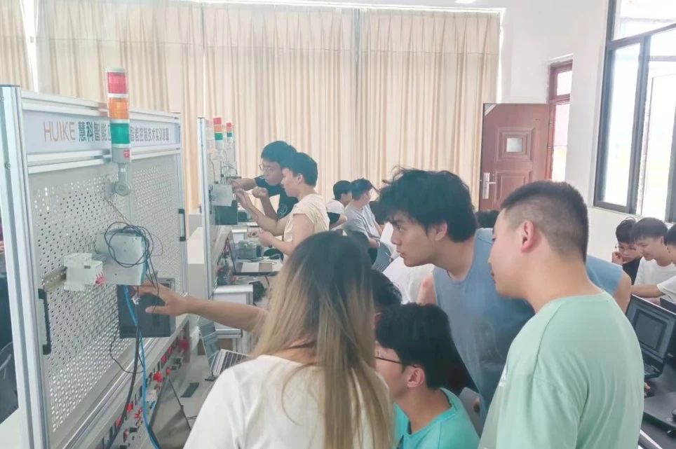 智能应用学院|学工业机器人技术，做智能制造时代“顶梁柱”人才！(图9)