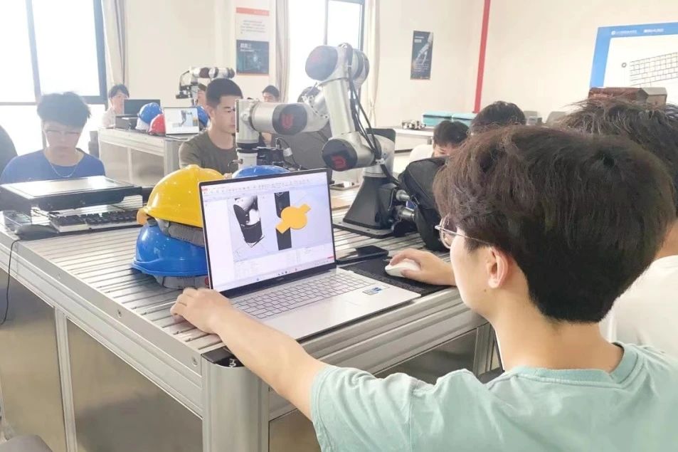 智能应用学院 | 智能控制技术，科技前沿的实用专业！(图11)