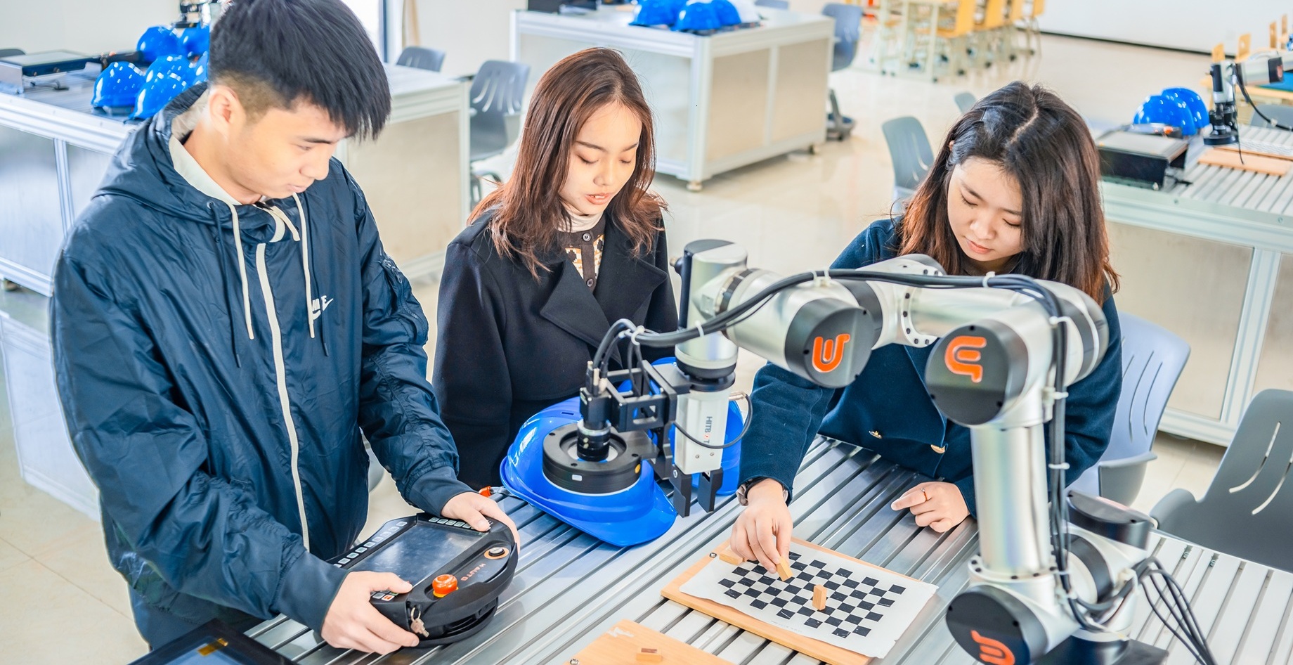 工业机器人技术(智能编程与应用)(图2) 1-25111Q11941Z7.jpg